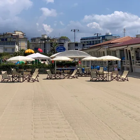 Дом отдыха Stabilimento Balneare Citta Giardino - Casa Виареджо